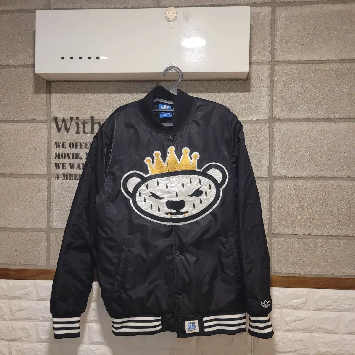 アディダス×NIGOコラボ スタジャン 袖革 25周年記念 ネイビー Adidas × NIGO コラボ スタジャン 袖革 25周年記念 ネイビー